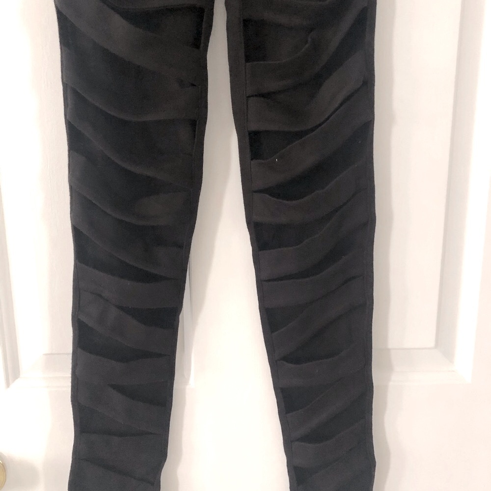 FOREVER 21 - Black Cut Out Leggings/Pants
